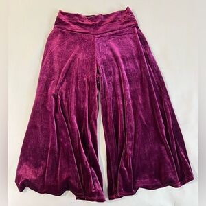 VNTG Carol Rose Women’s Sz Medium Velvet Burgundy Crop Pants Wide Leg